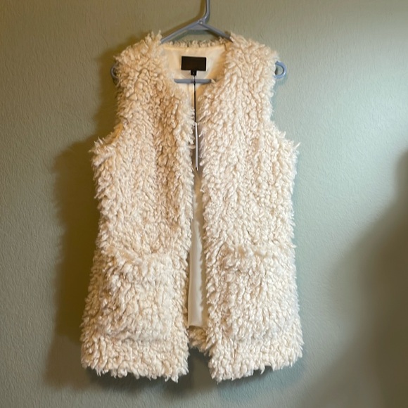 UGG NWT Farrah Faux fur vest/ size small, Sherpa, Cabincore, vikingcore - Picture 1 of 7